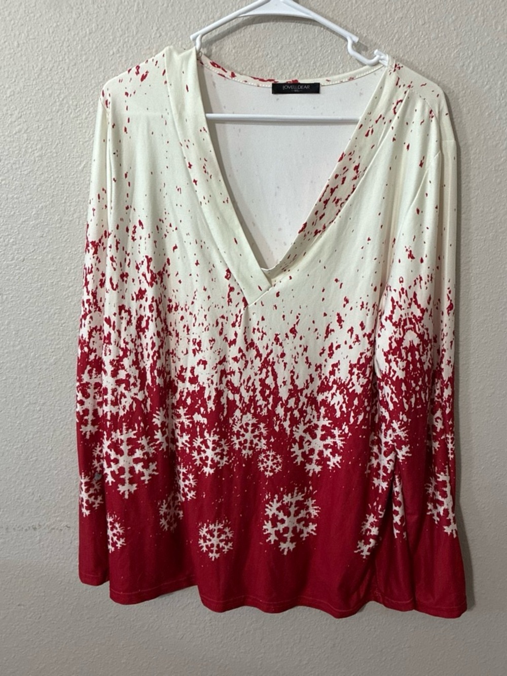 Loveu Dear white and red long sleeve top with snowflakes